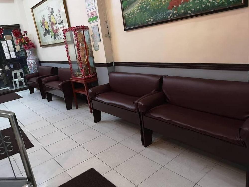 Magayon Hotel Legazpi Extérieur photo